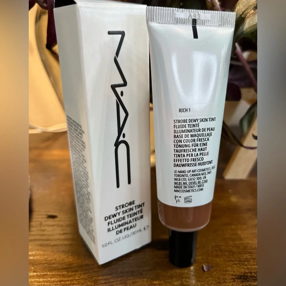 🆕 MAC- Strobe Dewy Skin Tint - Illuminating Moisturizer - Rich 1 - Picture 3 of 6